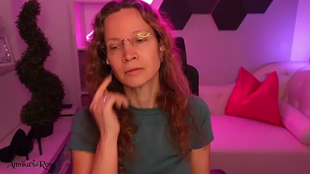 AnnikaRose online show from 02/08/26, 10:40