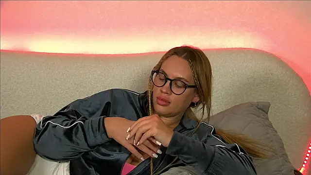 MariaNeumann online show from 01/22/25, 03:40