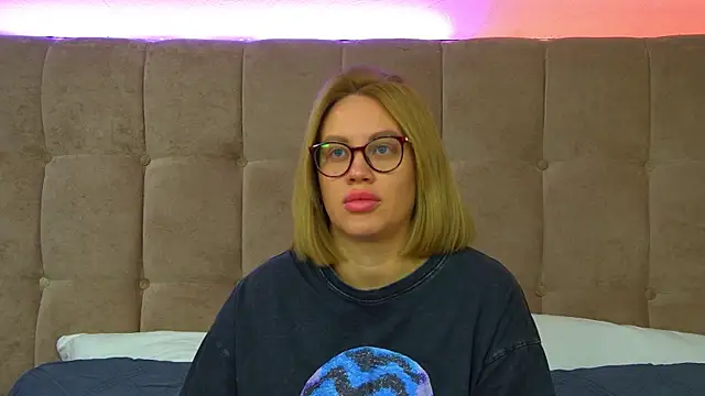 MariaNeumann online show from 09/19/25, 06:15