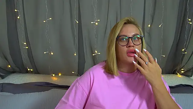 MariaNeumann online show from 11/22/25, 06:29