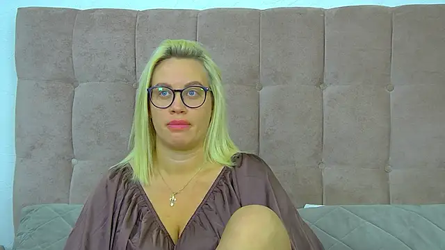 MariaNeumann online show from 03/12/26, 06:30