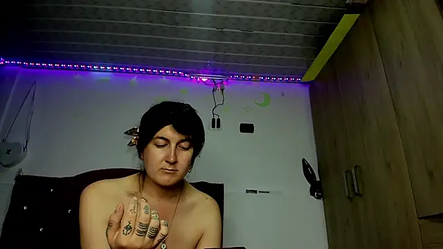 Sweet-Suck69 online show from 01/06/25, 11:20