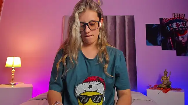 Snapshot of Giia_paiige18 chatting on 12/19/24, 07:18 Giia paiige18 online show from 12/19/24, 07:18