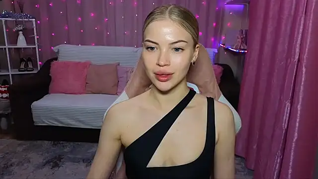 EmmyMills online show from 12/01/24, 09:04