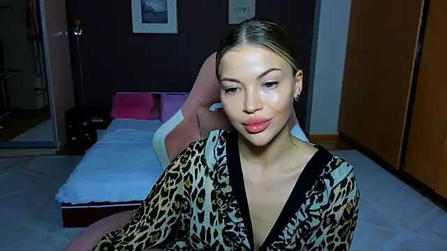 EmmyMills online show from 02/03/25, 02:25