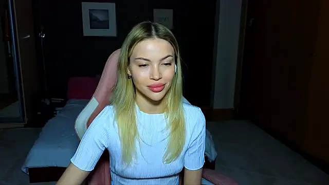 EmmyMills online show from 02/16/25, 10:21