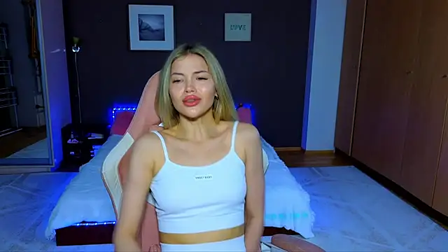 EmmyMills online show from 03/09/25, 04:05