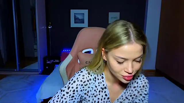 EmmyMills online show from 03/17/25, 09:34