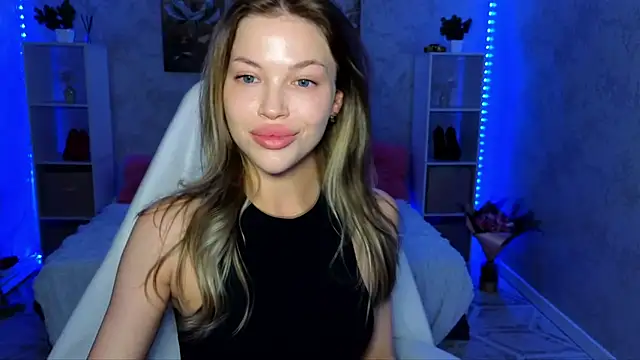 Snapshot of EmmyMills chatting on 06/19/26, 08:56 EmmyMills online show from 06/19/26, 08:56