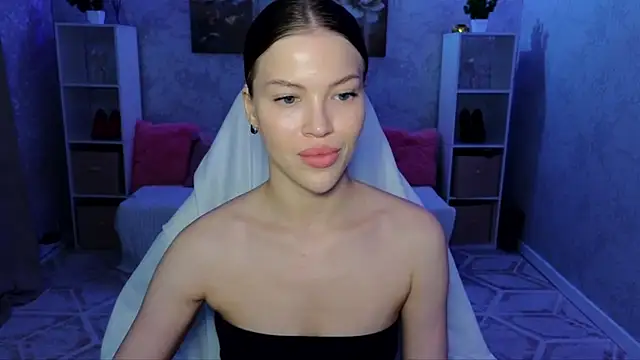 Snapshot of EmmyMills chatting on 06/28/26, 08:04 EmmyMills online show from 06/28/26, 08:04