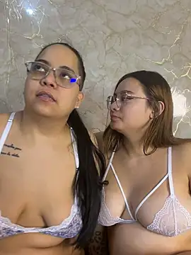 Snapshot of naughtylesbians__ chatting on 04/17/26, 01:30 naughtylesbians online show from 04/17/26, 01:30