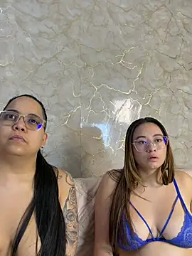 Snapshot of naughtylesbians__ chatting on 04/26/26, 01:36 naughtylesbians online show from 04/26/26, 01:36