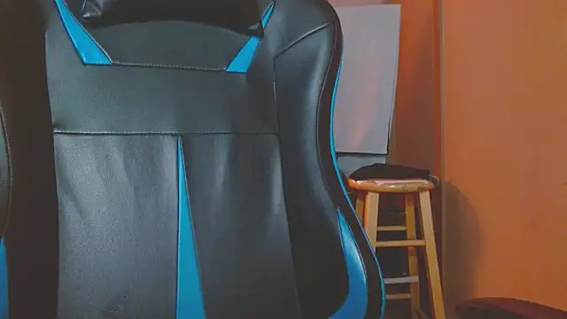 Snapshot of cosmicjones chatting on 02/13/25, 11:17 cosmicjones online show from 02/13/25, 11:17