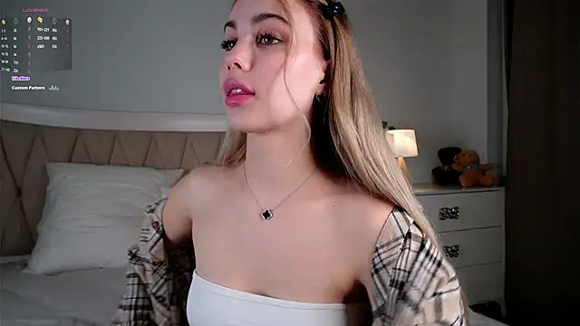 Snapshot of LillianLester chatting on 02/22/25, 01:11 LillianLester online show from 02/22/25, 01:11