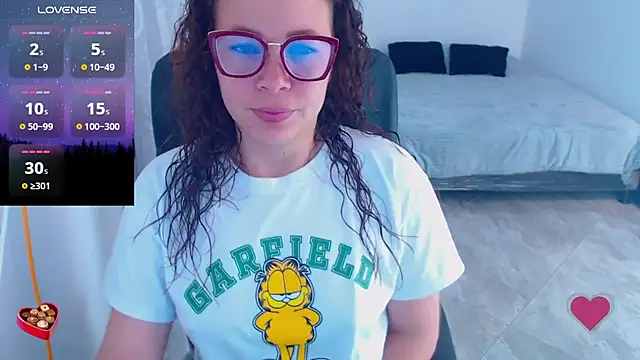 Snapshot of SharonR1 chatting on 01/14/26, 03:39 SharonR1 online show from 01/14/26, 03:39