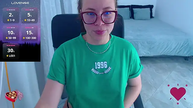 Snapshot of SharonR1 chatting on 01/16/26, 09:30 SharonR1 online show from 01/16/26, 09:30