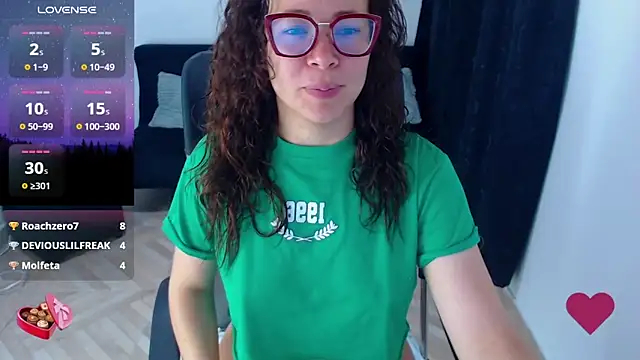 Snapshot of SharonR1 chatting on 02/08/26, 02:09 SharonR1 online show from 02/08/26, 02:09