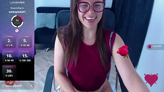 Snapshot of SharonR1 chatting on 02/12/26, 11:33 SharonR1 online show from 02/12/26, 11:33