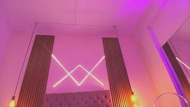 Sophia turneer online show from 10/15/25, 04:34