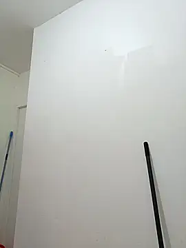 Snapshot of Mickael19 chatting on 11/27/25, 07:32 Mickael19 online show from 11/27/25, 07:32