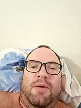 Snapshot of Mickael19 chatting on 01/08/26, 01:35 Mickael19 online show from 01/08/26, 01:35