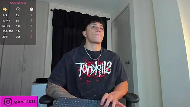 Snapshot of _joansoto chatting on 12/18/24, 02:28 joansoto online show from 12/18/24, 02:28