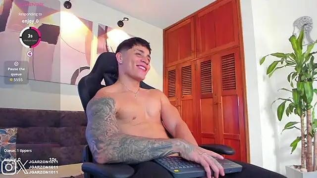 Snapshot of _joansoto chatting on 09/15/25, 02:17 joansoto online show from 09/15/25, 02:17