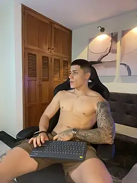 Snapshot of _joansoto chatting on 12/02/25, 01:50 joansoto online show from 12/02/25, 01:50