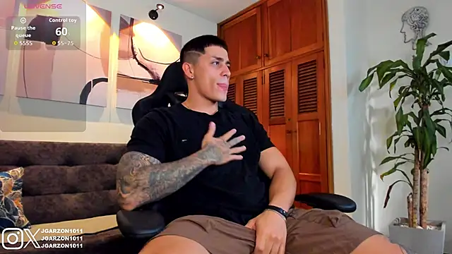 Snapshot of _joansoto chatting on 12/18/25, 02:56 joansoto online show from 12/18/25, 02:56