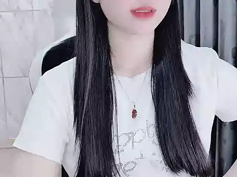 Snapshot of _Lygn__ chatting on 01/06/25, 10:13 Lygn online show from 01/06/25, 10:13