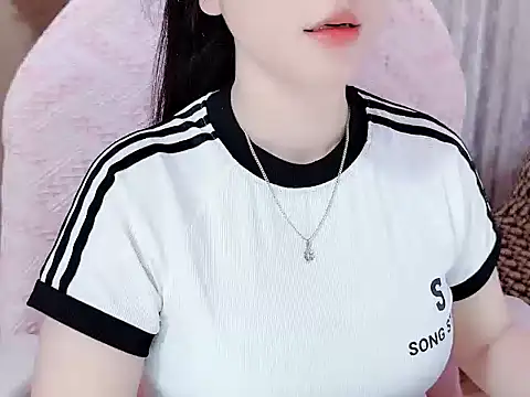 Snapshot of _Lygn__ chatting on 09/17/25, 03:52 Lygn online show from 09/17/25, 03:52