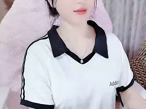 Snapshot of _Lygn__ chatting on 09/17/25, 03:57 Lygn online show from 09/17/25, 03:57
