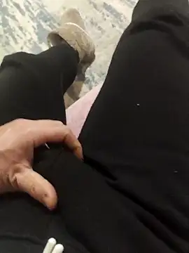 Snapshot of ssikerek23 chatting on 12/18/25, 12:06 ssikerek23 online show from 12/18/25, 12:06