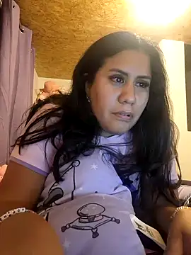 Snapshot of KasiaVenus_ chatting on 12/14/24, 04:45 KasiaVenus online show from 12/14/24, 04:45