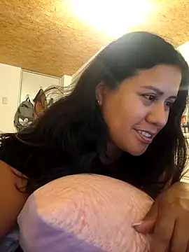 Snapshot of KasiaVenus_ chatting on 01/08/25, 04:12 KasiaVenus online show from 01/08/25, 04:12