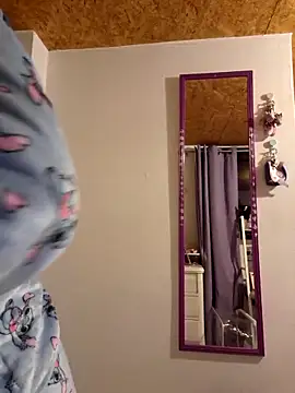 Snapshot of KasiaVenus_ chatting on 09/11/25, 04:34 KasiaVenus online show from 09/11/25, 04:34