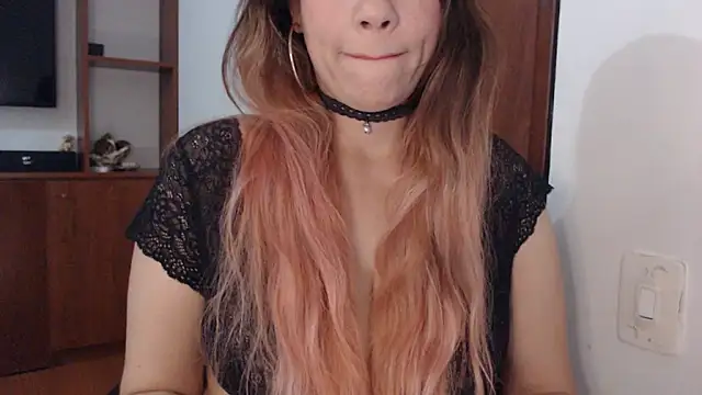 Snapshot of FREYJA- chatting on 09/23/25, 10:51 FREYJA- online show from 09/23/25, 10:51