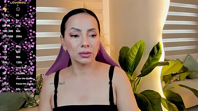 Snapshot of veronika_naughty chatting on 02/18/26, 02:13 veronika naughty online show from 02/18/26, 02:13