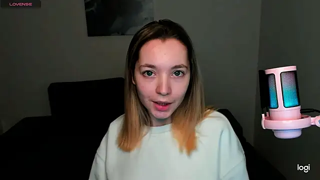 Snapshot of MiaThaine chatting on 12/06/24, 03:33 MiaThaine online show from 12/06/24, 03:33