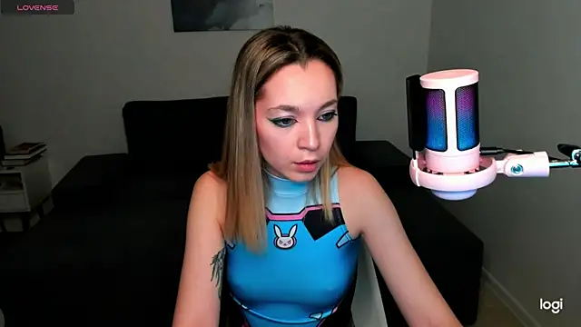 Snapshot of MiaThaine chatting on 12/11/24, 01:49 MiaThaine online show from 12/11/24, 01:49
