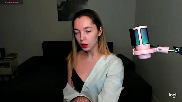 Snapshot of MiaThaine chatting on 12/14/24, 01:59 MiaThaine online show from 12/14/24, 01:59