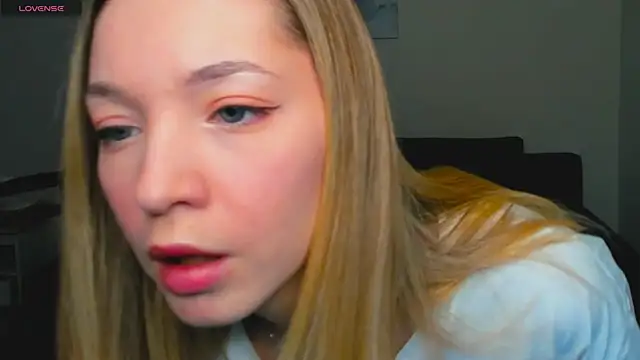 Snapshot of MiaThaine chatting on 01/02/25, 01:06 MiaThaine online show from 01/02/25, 01:06