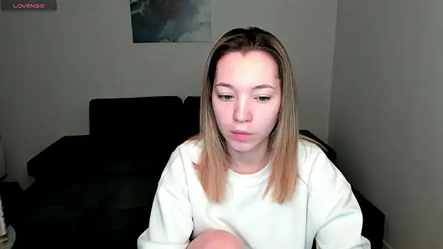 Snapshot of MiaThaine chatting on 01/07/25, 12:55 MiaThaine online show from 01/07/25, 12:55