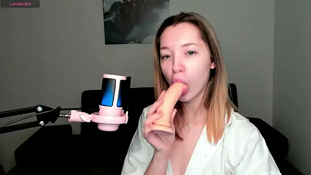 Snapshot of MiaThaine chatting on 01/10/25, 01:10 MiaThaine online show from 01/10/25, 01:10