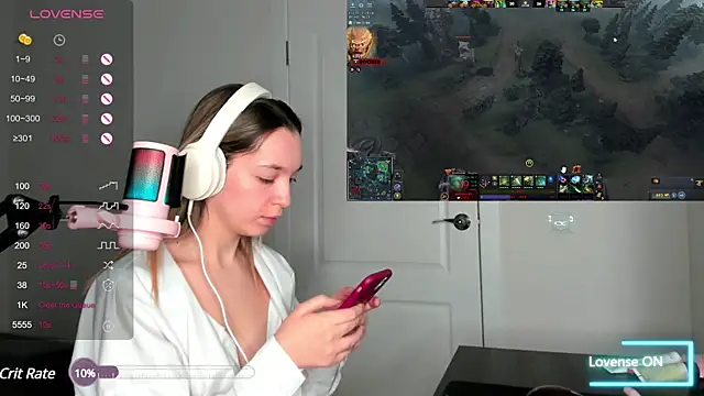 Snapshot of MiaThaine chatting on 03/01/25, 04:11 MiaThaine online show from 03/01/25, 04:11