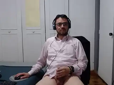 Snapshot of Diptongo chatting on 12/02/24, 10:23 Diptongo online show from 12/02/24, 10:23