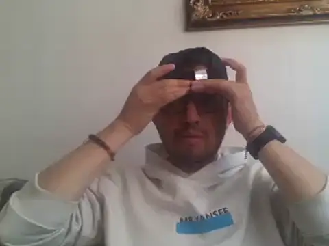 Snapshot of Diptongo chatting on 12/05/24, 03:17 Diptongo online show from 12/05/24, 03:17