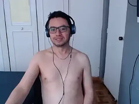 Snapshot of Diptongo chatting on 12/26/24, 03:10 Diptongo online show from 12/26/24, 03:10