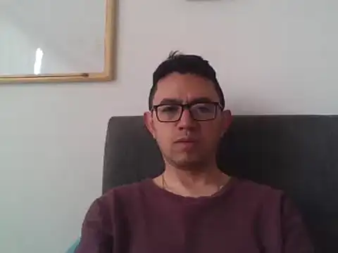 Snapshot of Diptongo chatting on 12/30/24, 03:35 Diptongo online show from 12/30/24, 03:35