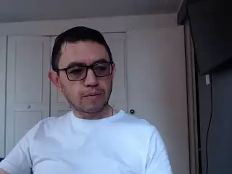 Snapshot of Diptongo chatting on 01/03/25, 02:19 Diptongo online show from 01/03/25, 02:19